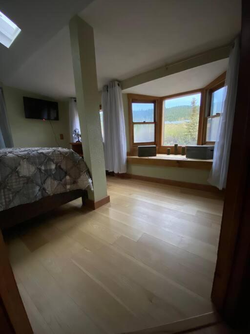 Thorpe On The Water. Creekside Nederland Cabin. 外观 照片