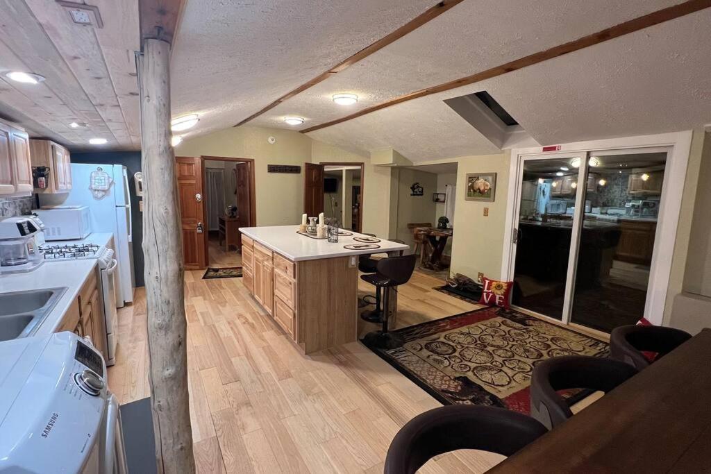 Thorpe On The Water. Creekside Nederland Cabin. 外观 照片